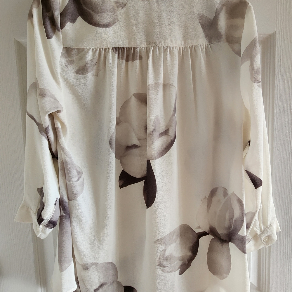 Floral pattern blouse - Picture 2 of 3